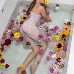 Scarlett Sage in 'Twistys' Bathing Beauty (Thumbnail 6)